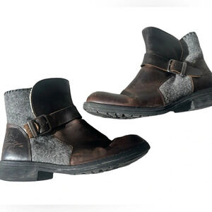 Woolrich vintage women’s size 10 boots. Look fabulous very rustic and broken in!